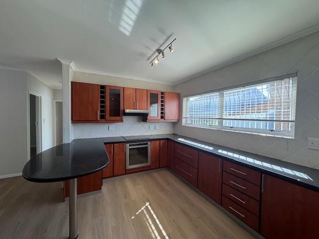 To Let 5 Bedroom Property for Rent in West Beach Western Cape